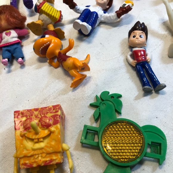 Junk drawer lot of vintage figures, pencil toppers , Strawberry short cake doll - Picture 2 of 12